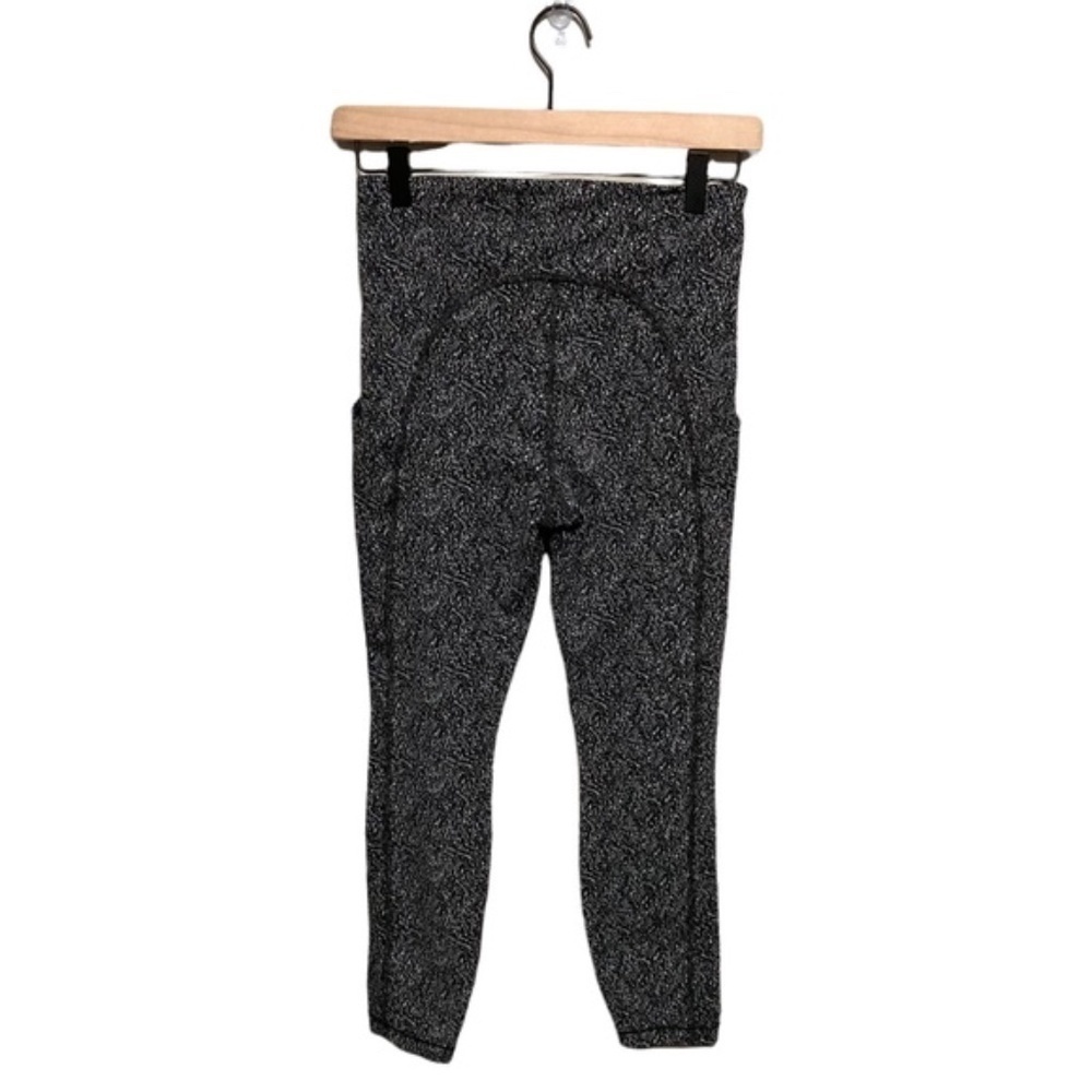 Athleta Ultimate Stash Pocket Textured 7/8 Tight - Picture 4 of 9